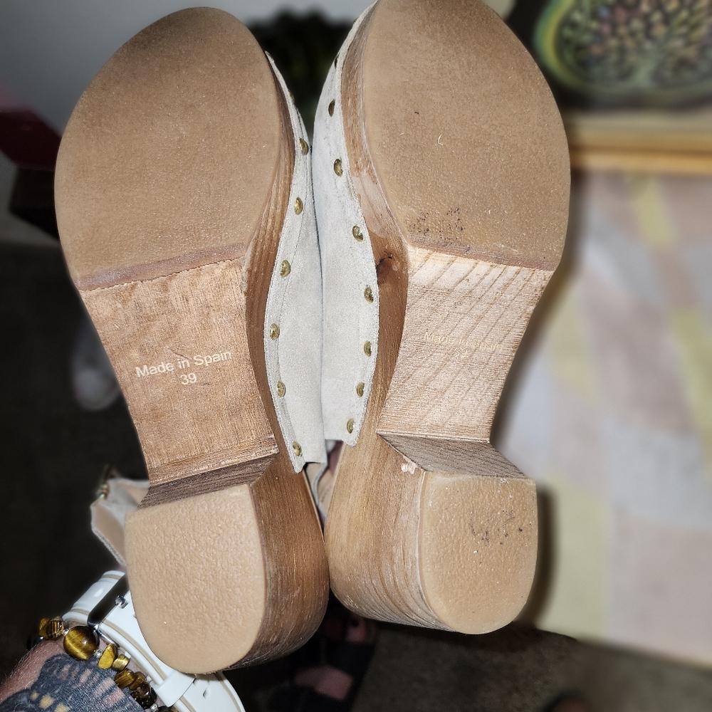 Pilcro Kilty Clogs - Picture 4 of 8